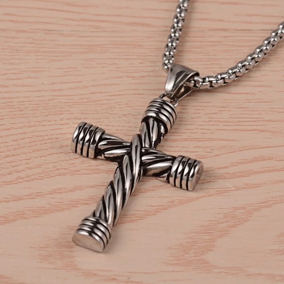 Large Men’s Stainless Steel Silver Cross Necklace - Picture 2 of 4